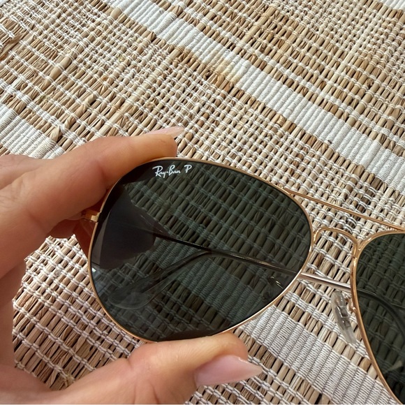 Ray-Ban Unisex Large Gold Metal Frame Aviator Sunglasses Polarized - Picture 3 of 7